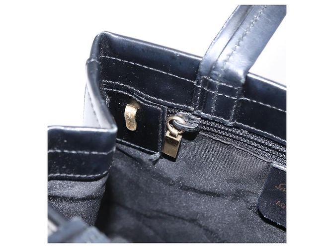 Borsa a mano Gancini in pelle nera e oro Auth 154475 di Salvatore Ferragamo Nero D'oro - vista 19