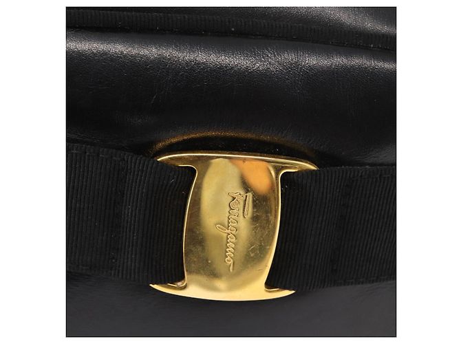 Vala Schultertasche aus Leder Schwarz Gold Salvatore Ferragamo Auth bs30964 Golden - Ansicht 19
