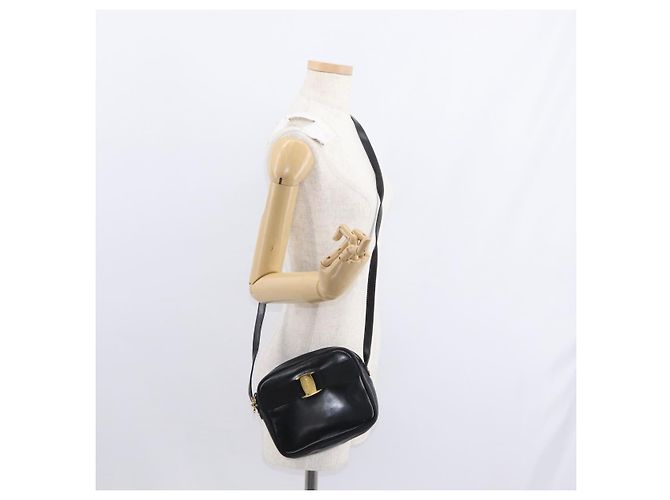Vala Schultertasche aus Leder Schwarz Gold Salvatore Ferragamo Auth bs30964 Golden - Ansicht 22