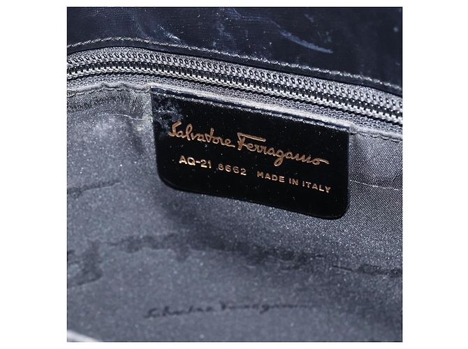 Borsa a Spalla Gancini in Pelle Nera e Oro Salvatore Ferragamo Auth 157063 Nero D'oro - vista 14