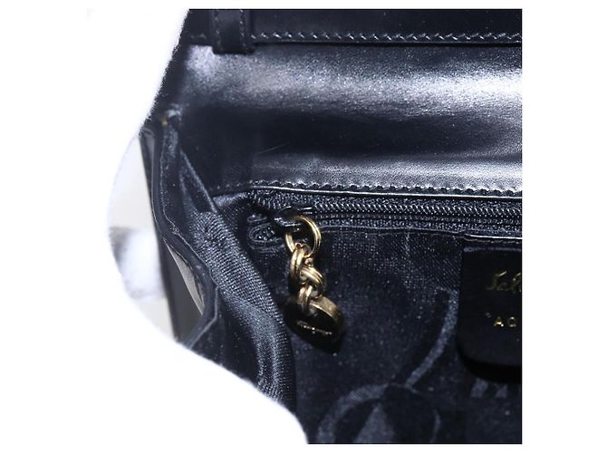 Borsa a Spalla Vala in Pelle Nera e Oro Salvatore Ferragamo Auth BA7670 Nero D'oro - vista 17