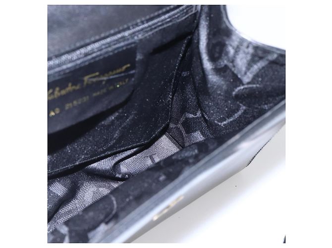 Borsa a Spalla Vala in Pelle Nera e Oro Salvatore Ferragamo Auth BA7670 Nero D'oro - vista 18