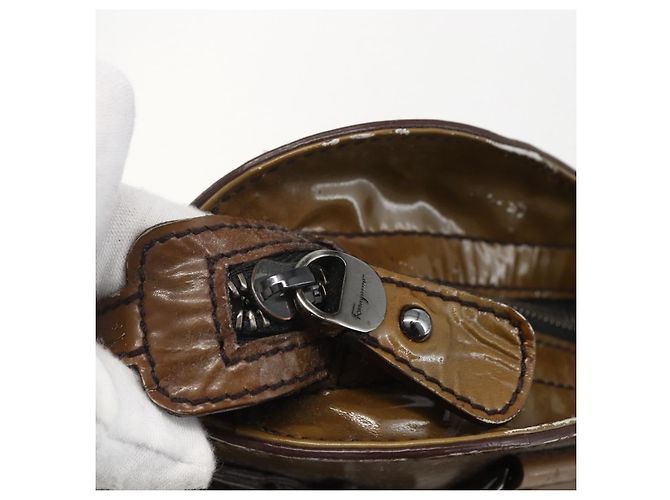 Borsa a Spalla Gancini Smalto Marrone Argento Auth 155066 di Salvatore Ferragamo - vista 14