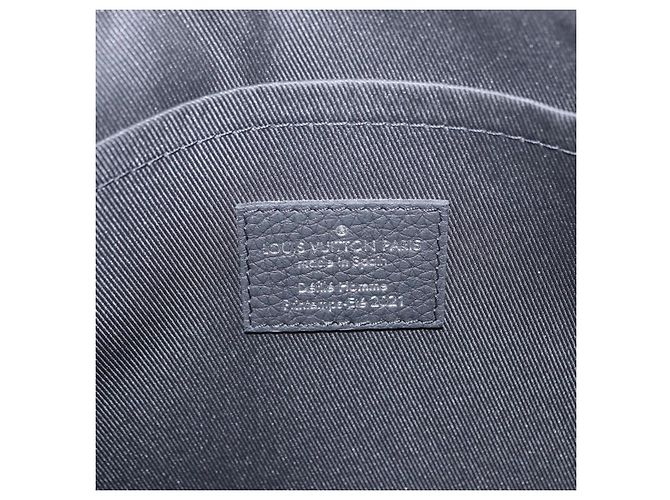 LOUIS VUITTON Pochette A4 Monogram Taurillon LV Friend M80147 Auth LV 156664SM Nero - vista 17