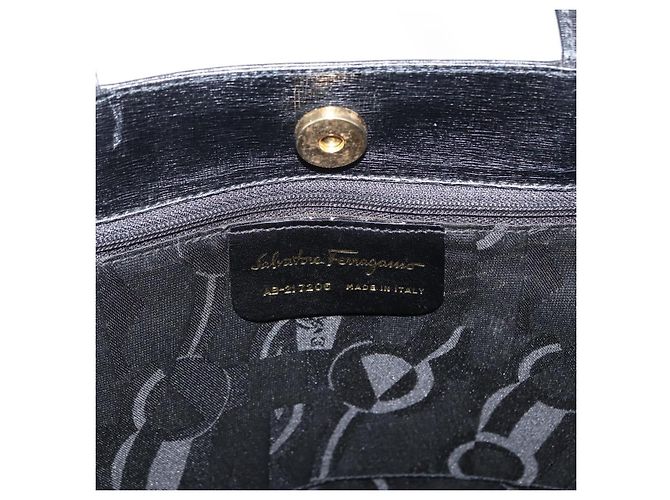 Borsa Tote Salvatore Ferragamo in pelle nera e oro Auth ka699 Nero D'oro - vista 15