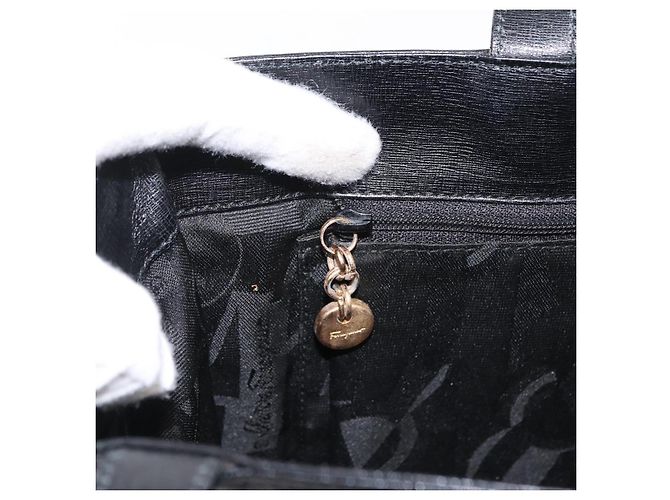 Borsa Tote Salvatore Ferragamo in pelle nera e oro Auth ka699 Nero D'oro - vista 19