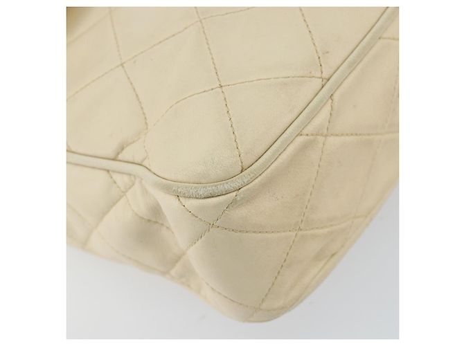 CHANEL Borsa a Spalla Matelassé in Pelle di Agnello Bianco Oro CC Auth 156813 D'oro - vista 11