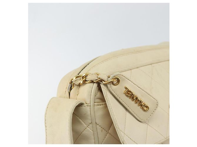 CHANEL Borsa a Spalla Matelassé in Pelle di Agnello Bianco Oro CC Auth 156813 D'oro - vista 15