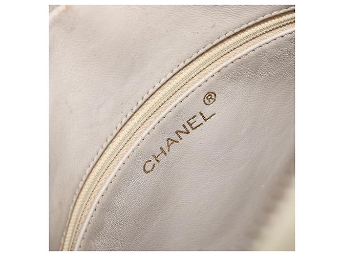 CHANEL Borsa a Spalla Matelassé in Pelle di Agnello Bianco Oro CC Auth 156813 D'oro - vista 16