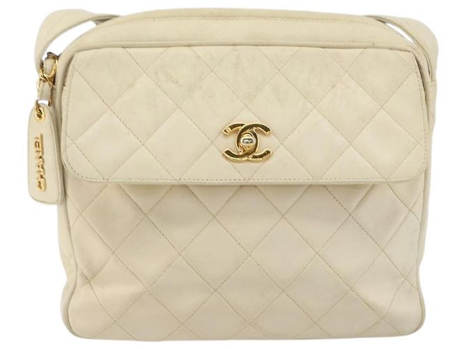 CHANEL Borsa a Spalla Matelassé in Pelle di Agnello Bianco Oro CC Auth 156813 D'oro - vista 2