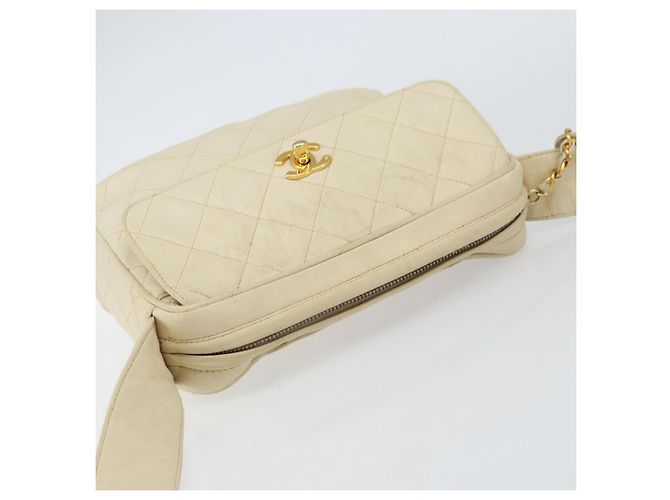 CHANEL Borsa a Spalla Matelassé in Pelle di Agnello Bianco Oro CC Auth 156813 D'oro - vista 6