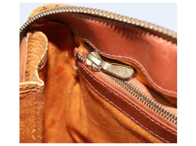 Borsa MCM Logogram Vicetos in pelle PVC marrone oro Auth th6487 D'oro - vista 20
