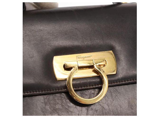 Borsa a mano Gancini in pelle nera e oro Auth 153902 di Salvatore Ferragamo Nero D'oro - vista 14
