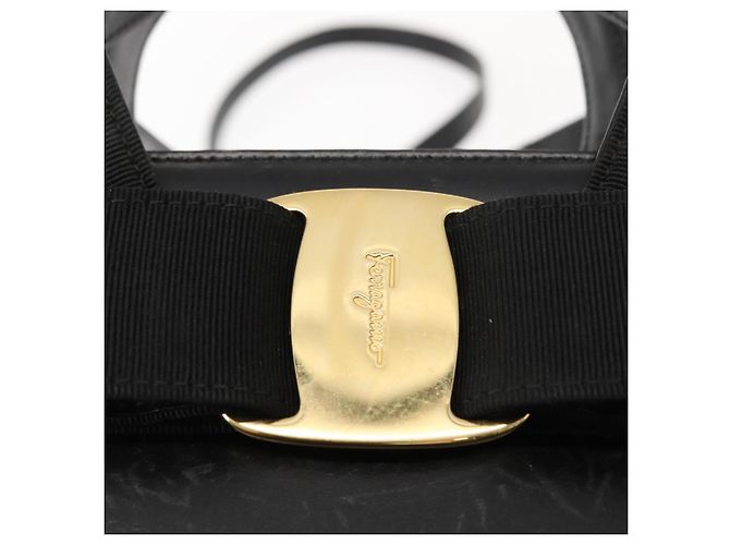 Borsa a mano Vala in pelle 2 in 1 nera e oro Auth BA7329 di Salvatore Ferragamo Nero D'oro - vista 16