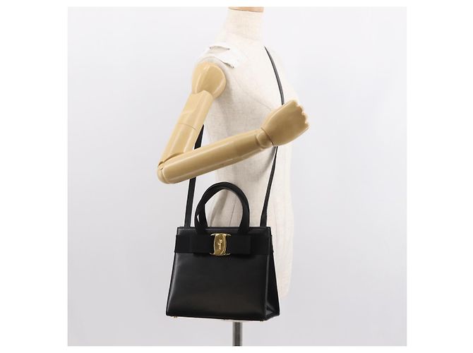Borsa a mano Vala in pelle 2 in 1 nera e oro Auth BA7329 di Salvatore Ferragamo Nero D'oro - vista 22