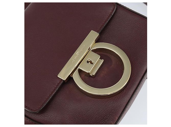 Borsa a Spalla Salvatore Ferragamo Gancini in Pelle Bordeaux Oro Auth 149195 - vista 15