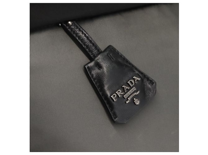 Borsa a mano PRADA in nylon 2 vie nera e grigia Auth ep11418 Marrone Nero - vista 18