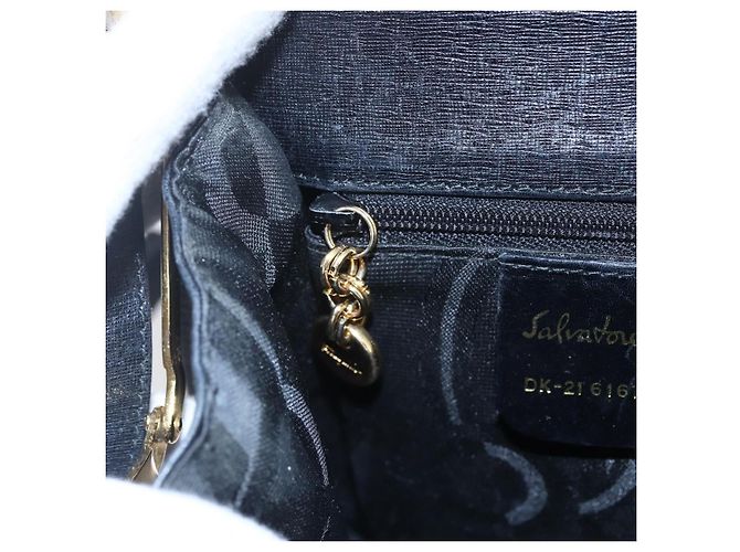 Borsa a mano Salvatore Ferragamo in pelle 2 in 1 nera e dorata Auth 152197 Nero D'oro - vista 17