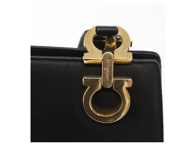 Borsa a Spalla Gancini in Pelle Nera e Oro Salvatore Ferragamo Auth 150293 Nero D'oro - vista 14