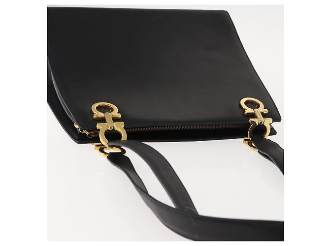 Borsa a Spalla Gancini in Pelle Nera e Oro Salvatore Ferragamo Auth 150293 Nero D'oro - vista 6