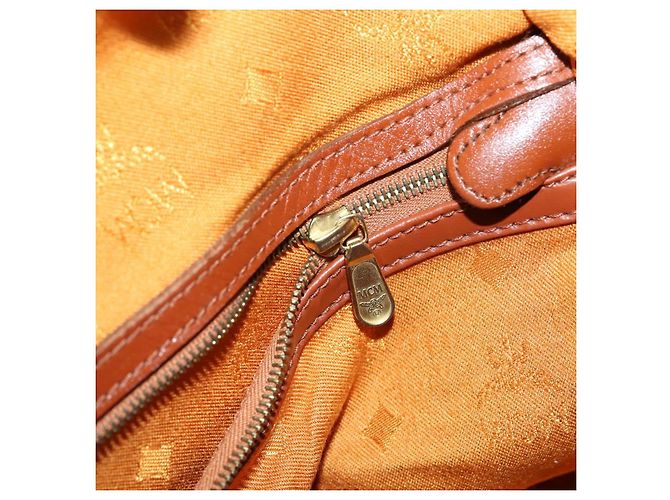 Borsa Boston MCM Logogram Vicetos in pelle PVC marrone e oro Auth 154457 D'oro - vista 19