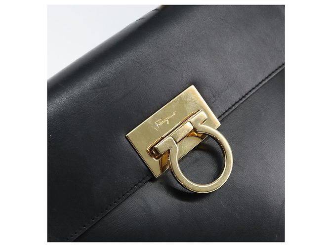 Borsa a mano Gancini in pelle nera e oro Salvatore Ferragamo Auth 155657 Nero D'oro - vista 14