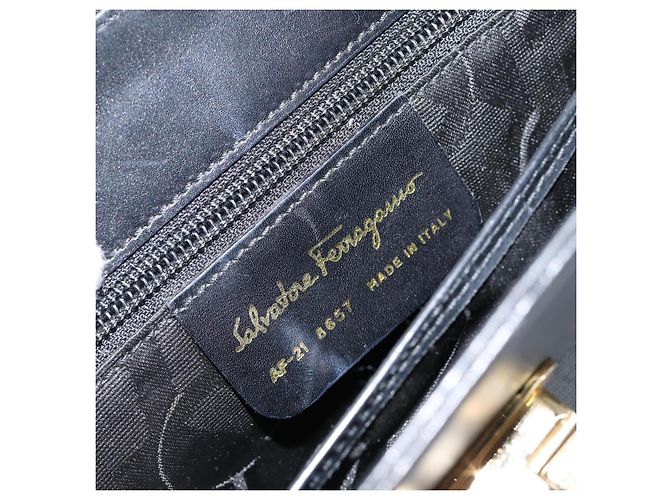 Borsa a mano Gancini in pelle nera e oro Salvatore Ferragamo Auth 155657 Nero D'oro - vista 16