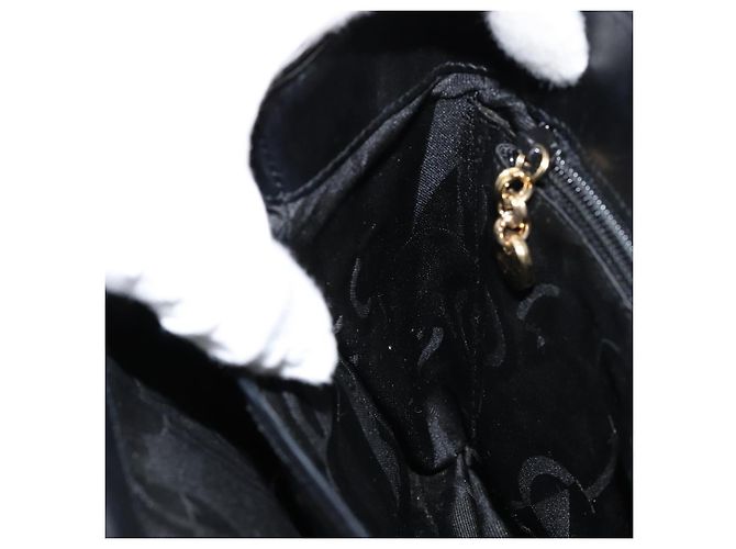 Borsa a mano Gancini in pelle nera e oro Salvatore Ferragamo Auth 155657 Nero D'oro - vista 19