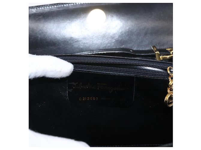 Borsa a Spalla Gancini in Pelle Nera e Oro Auth BA8683 di Salvatore Ferragamo Nero D'oro - vista 16