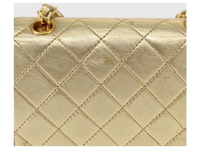 CHANEL Mini Matelassé Borsa a Spalla con Catena in Pelle di Agnello Oro CC Auth 152962 D'oro - vista 3