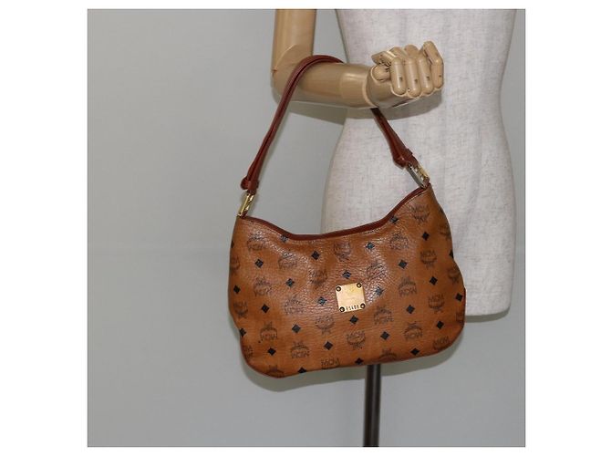 Sac à épaule MCM Logogram Vicetos en cuir PVC marron et or Auth BA7031 Doré - vue 23