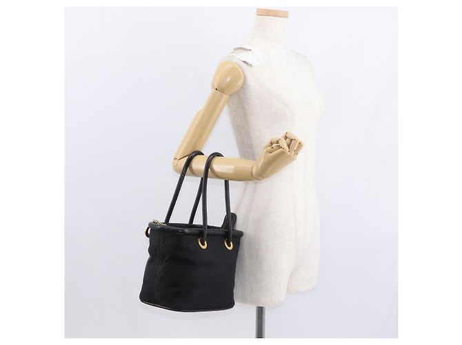Céline Borsa a mano CELINE Circle in nylon e pelle nera dorata Auth 153316 Nero D'oro - vista 22