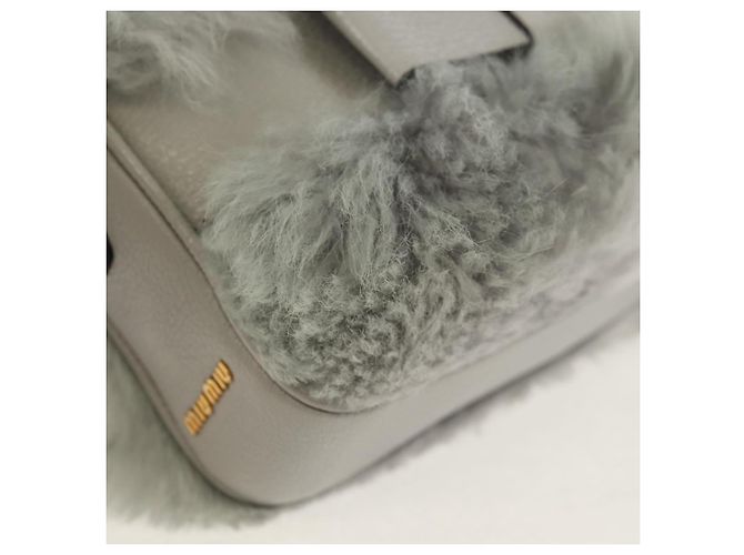 Borsa a Spalla Miu Miu in Pelliccia Grigia Oro Auth 134337V Marrone D'oro - vista 15