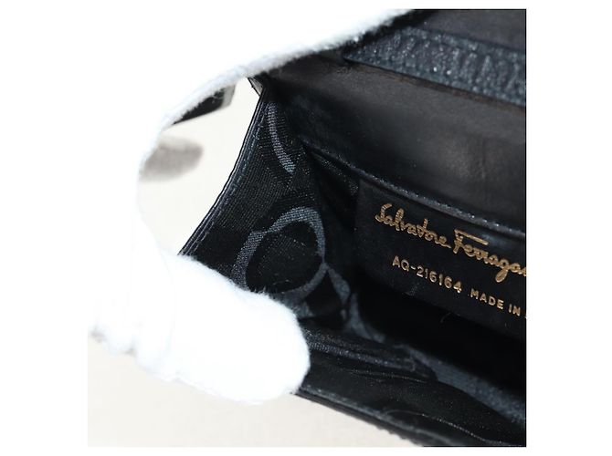 Borsa a Spalla Vala in Pelle Nera e Oro Auth BA8393V di Salvatore Ferragamo Nero D'oro - vista 21