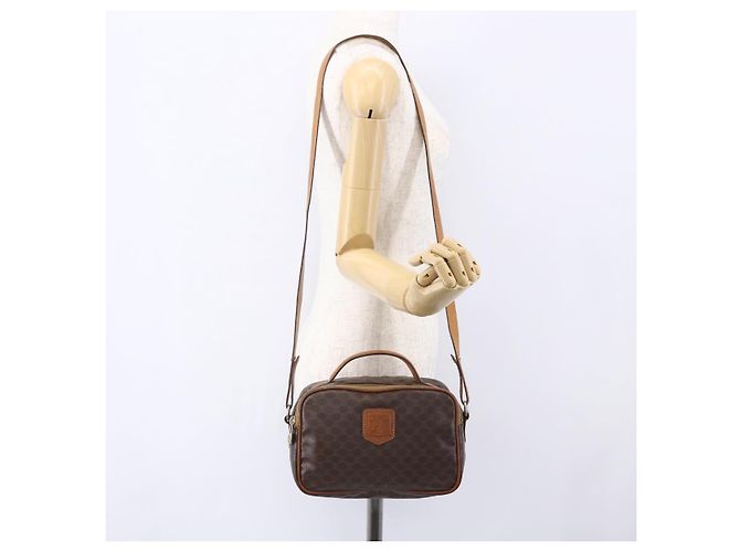 Céline Borsa a mano in tela Macadam CELINE in pelle PVC 2 in 1 marrone oro Auth 153470 D'oro - vista 22