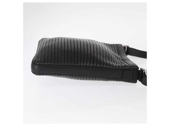 Borsa a Spalla Gancini in Pelle Nera e Argento di Salvatore Ferragamo Auth gh1244 Nero - vista 3