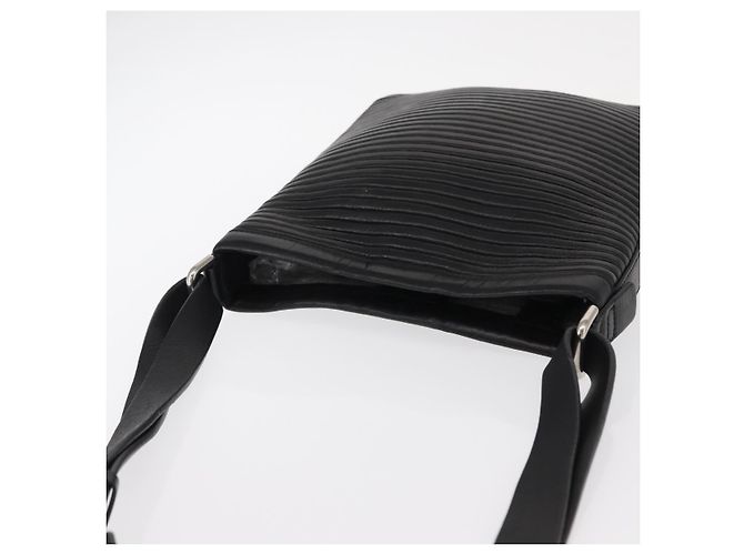 Borsa a Spalla Gancini in Pelle Nera e Argento di Salvatore Ferragamo Auth gh1244 Nero - vista 6