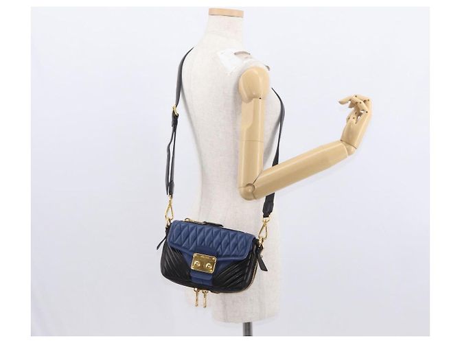 Borsa a Spalla Miu Miu Matelassé in Pelle 2 in 1 Blu Nero Oro Auth 153826 D'oro - vista 26
