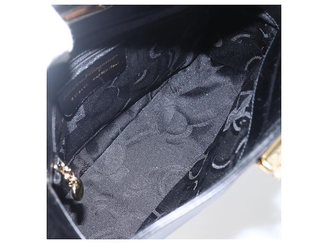Gancini Schultertasche aus Leder Schwarz Gold Salvatore Ferragamo Auth 156984 Golden - Ansicht 10