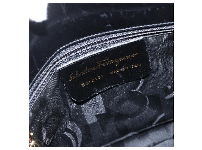 Gancini Schultertasche aus Leder Schwarz Gold Salvatore Ferragamo Auth 156984 Golden - Ansicht 12