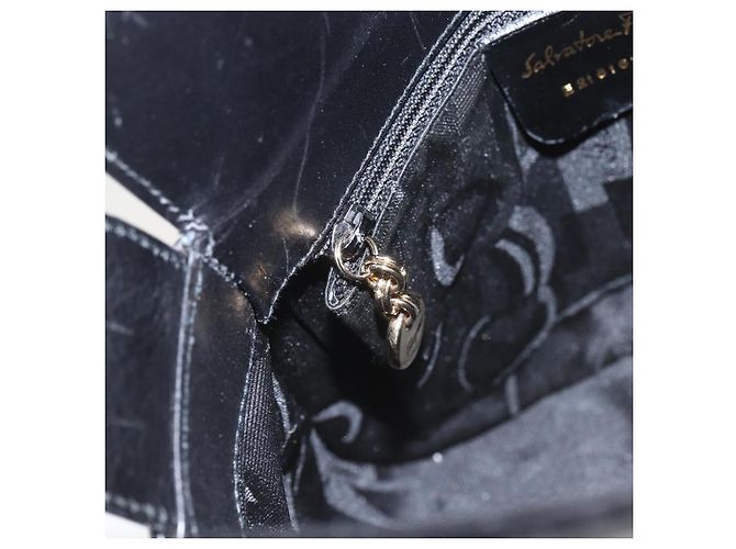 Gancini Schultertasche aus Leder Schwarz Gold Salvatore Ferragamo Auth 156984 Golden - Ansicht 17