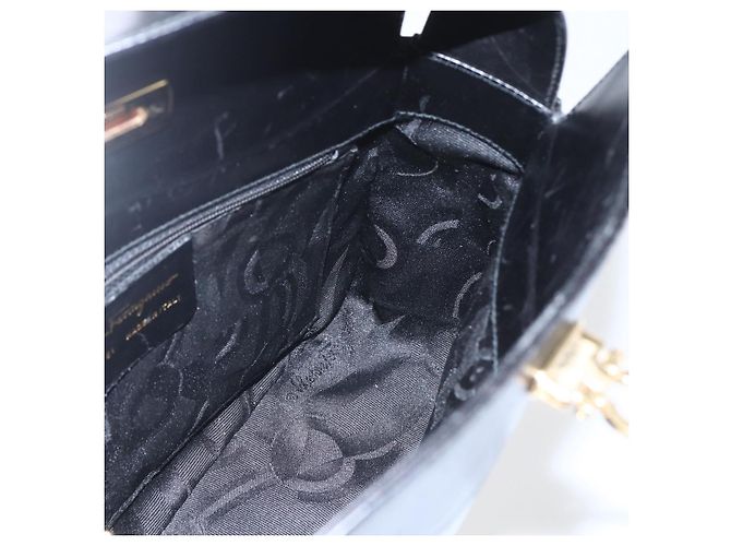 Gancini Schultertasche aus Leder Schwarz Gold Salvatore Ferragamo Auth 156984 Golden - Ansicht 18