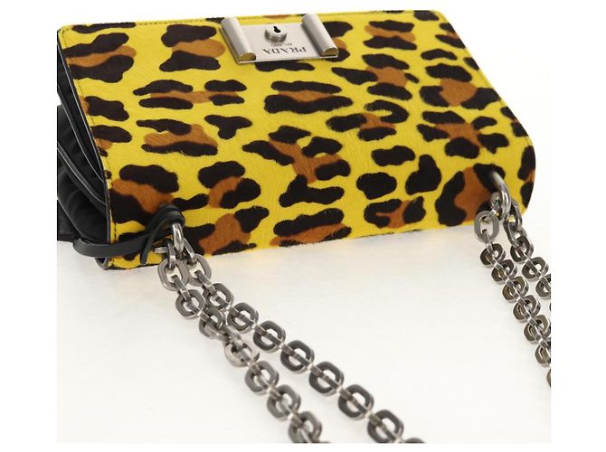 Borsa a spalla con catena PRADA in nylon giallo argento autentica ka595V - vista 14