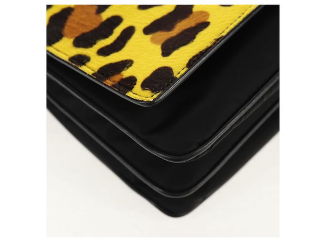 Borsa a spalla con catena PRADA in nylon giallo argento autentica ka595V - vista 17