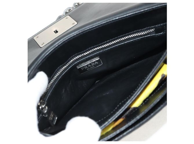 Borsa a spalla con catena PRADA in nylon giallo argento autentica ka595V - vista 27