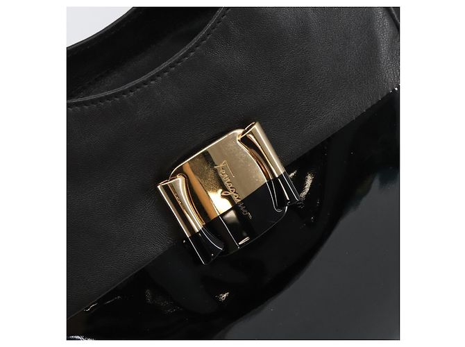 Borsa Tote Vala in pelle smaltata nera e oro Auth BA8230 di Salvatore Ferragamo Nero D'oro - vista 17