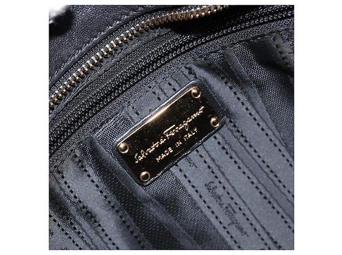 Borsa Tote Vala in pelle smaltata nera e oro Auth BA8230 di Salvatore Ferragamo Nero D'oro - vista 18