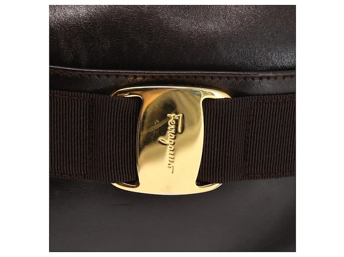 Borsa a Spalla Vala in Pelle Marrone Auth BA6802 di Salvatore Ferragamo - vista 17