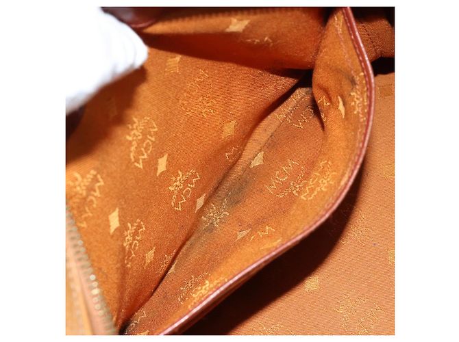 Borsa Boston MCM Logogram Vicetos in pelle PVC marrone e oro Auth gh1076 D'oro - vista 22
