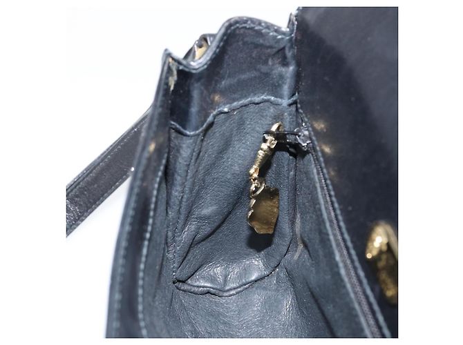 Borsa a Spalla in Pelle Nera e Oro GUCCI 001 256 1161 Auth ep11851 Nero D'oro - vista 19